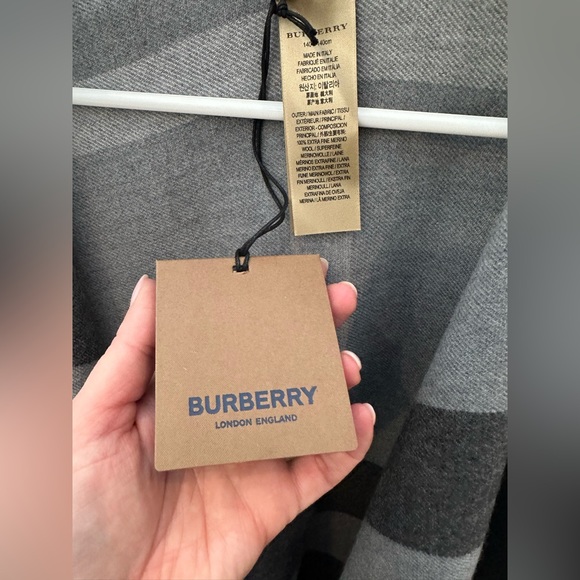 Burberry Charlotte Cape - Picture 2 of 5